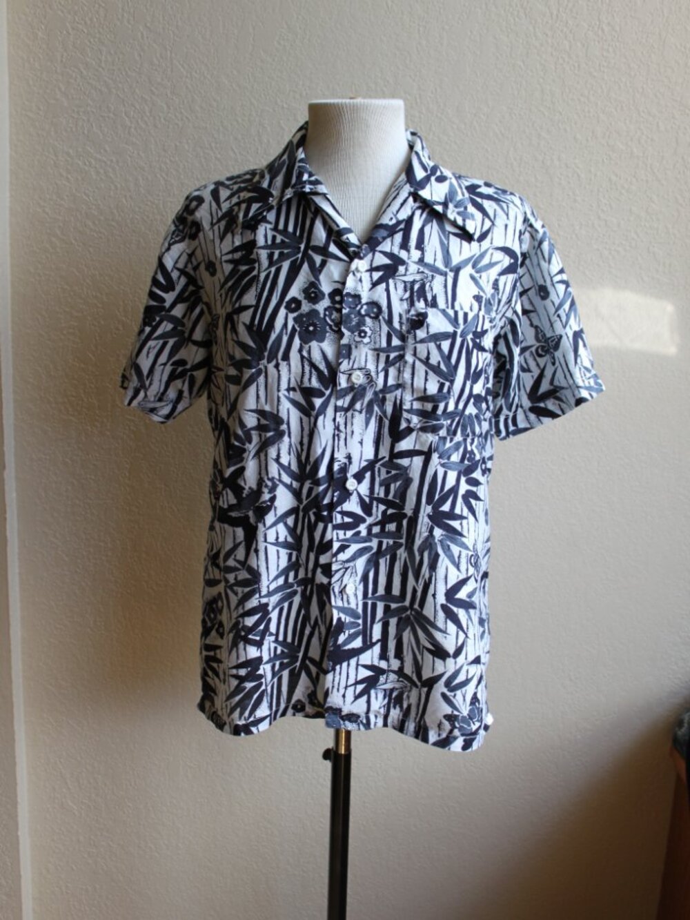 Vintage 80's Thai 100% Silk Bamboo Butterfly Print Womens Button Down Shirt M